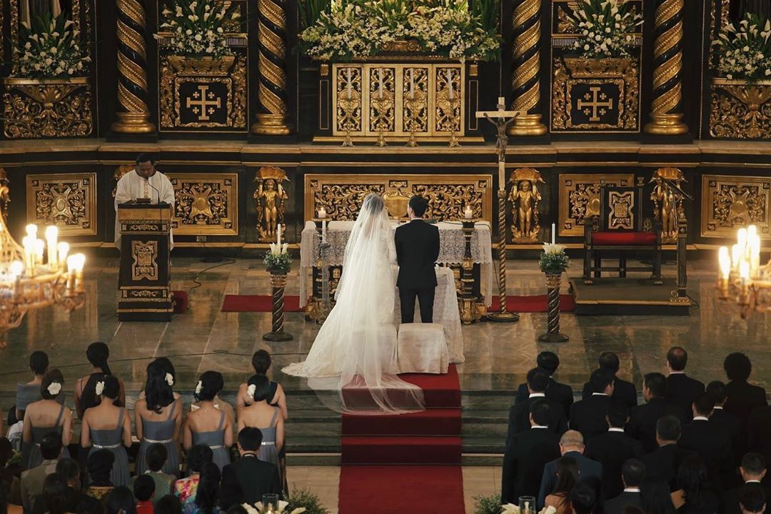 Lễ cưới Công giáo: Hãy cùng đón xem hình ảnh về một trong những lễ cưới truyền thống lâu đời nhất của thế giới - Lễ cưới Công giáo. Sự trang trọng, tôn nghiêm và tình cảm trong lễ cưới này luôn khiến người ta cảm thấy ấn tượng và rộn ràng lòng tin.